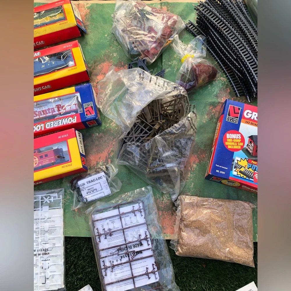 Model Train Set with Accessories - Picture 3 of 6